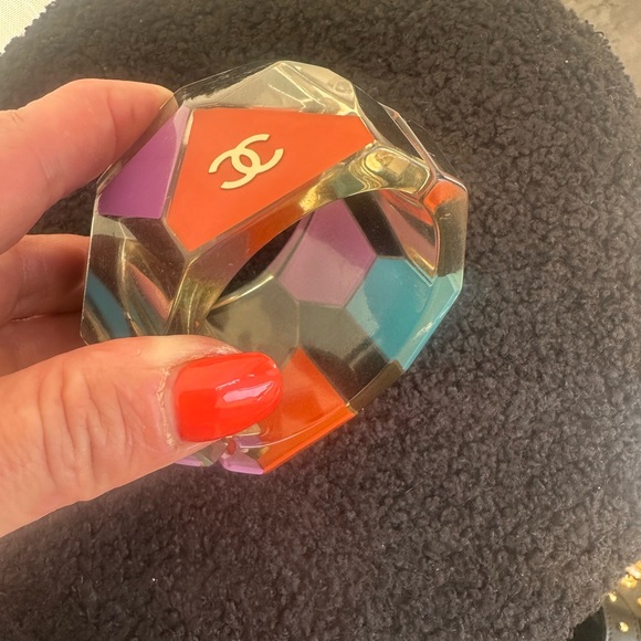 Chanel geometric resin cuff Y2K era. O/S - Picture 8 of 9